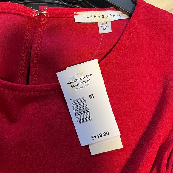 Red sleeveless pantsuit, new with tags. - Picture 3 of 3
